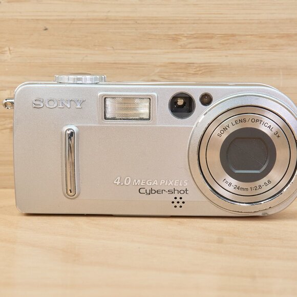 Sony Cyber Shot DSC-P9 Digital Camera 4MP Tested Working - Picture 3 of 12